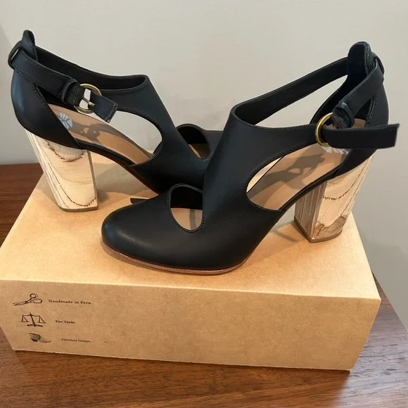 Fortress Like New Black Heels with Gold Buckle - Picture 3 of 6